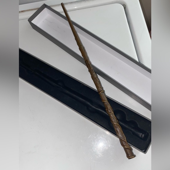 NEW -OFFICIAL Universal Studios Collectors Item Hermione Granger wand w/ box - Picture 9 of 15